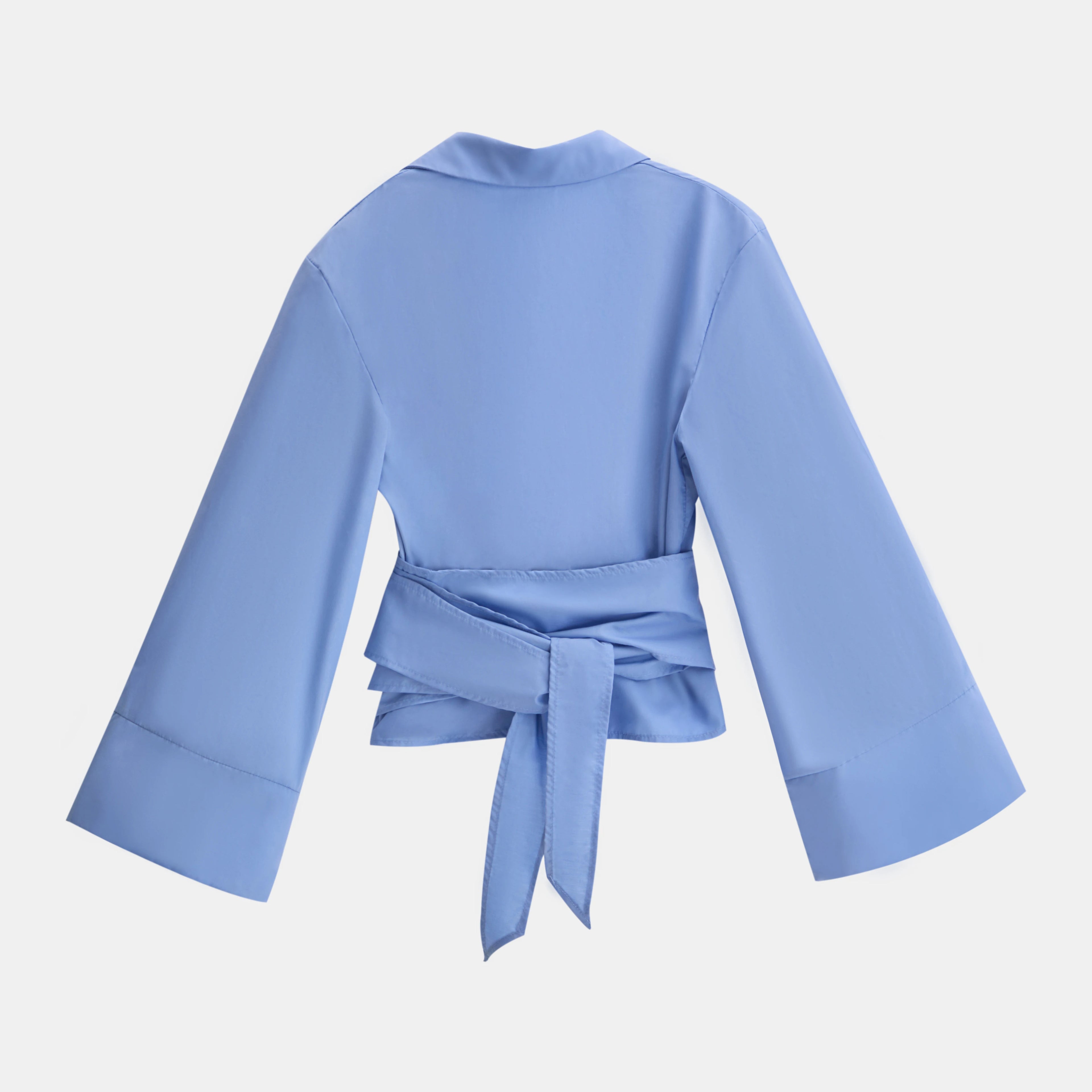 Chemise courte bleu ciel à nouer