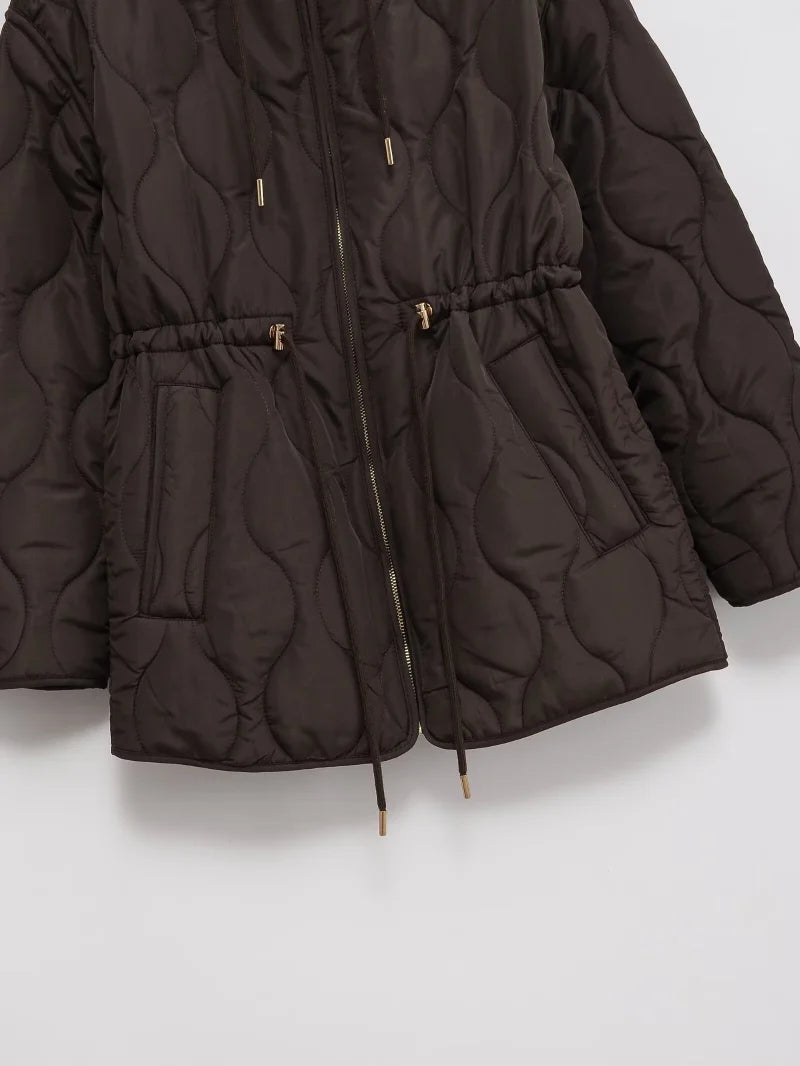 Veste matelassée à capuche noire cintrée