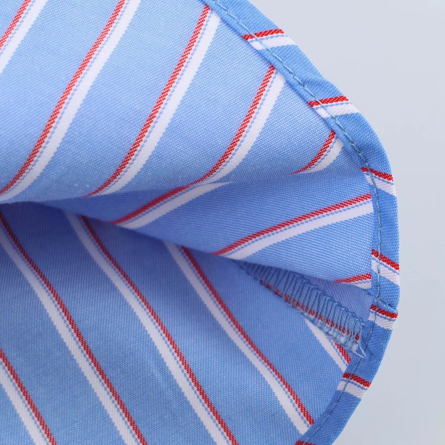 Chemise cintrée à plis bleu rayé