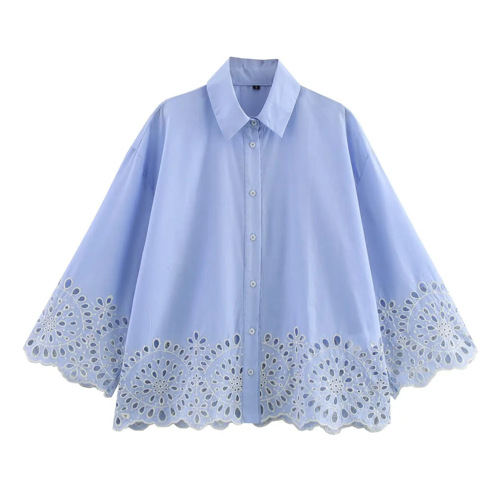 Chemise bleu ciel à détails de dentelle