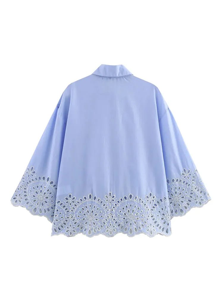 Chemise bleu ciel à détails de dentelle