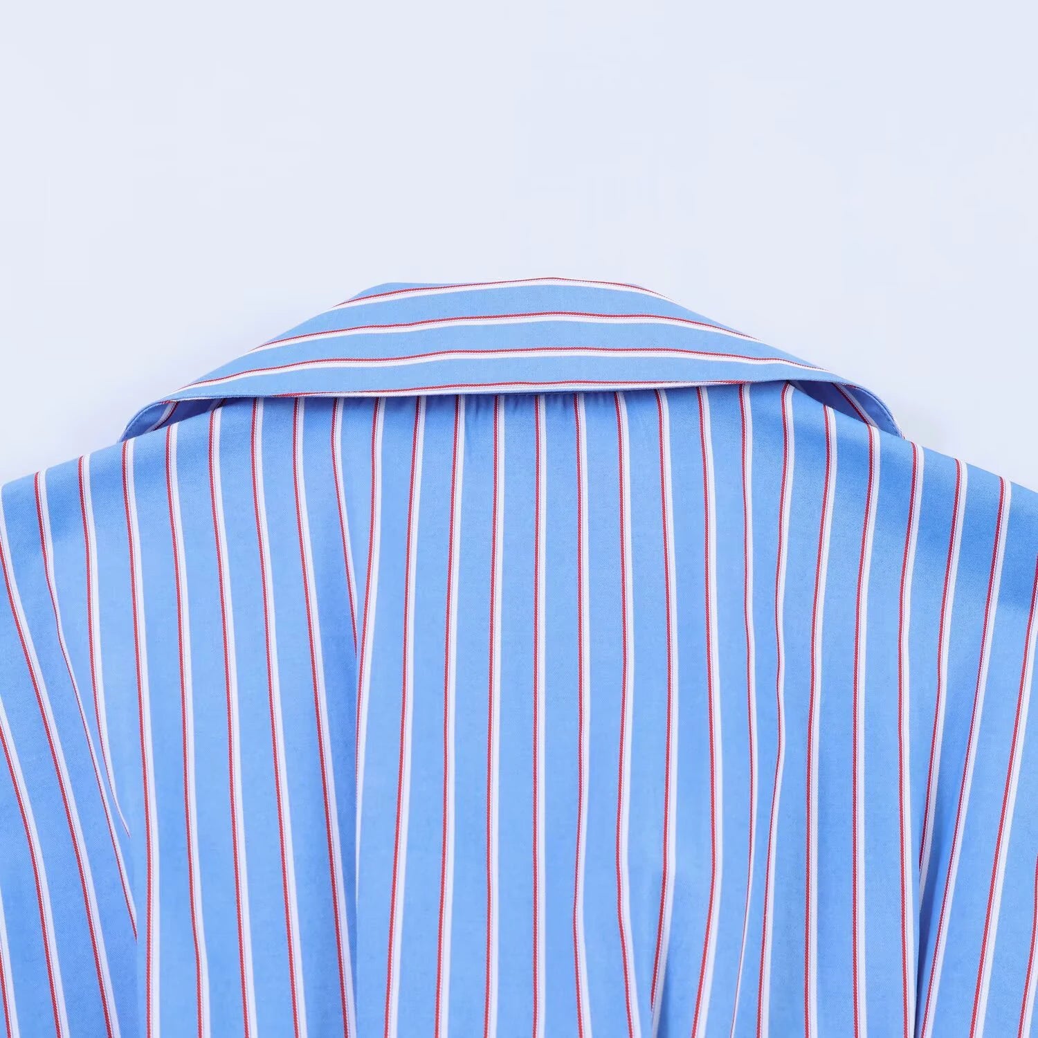Chemise cintrée à plis bleu rayé