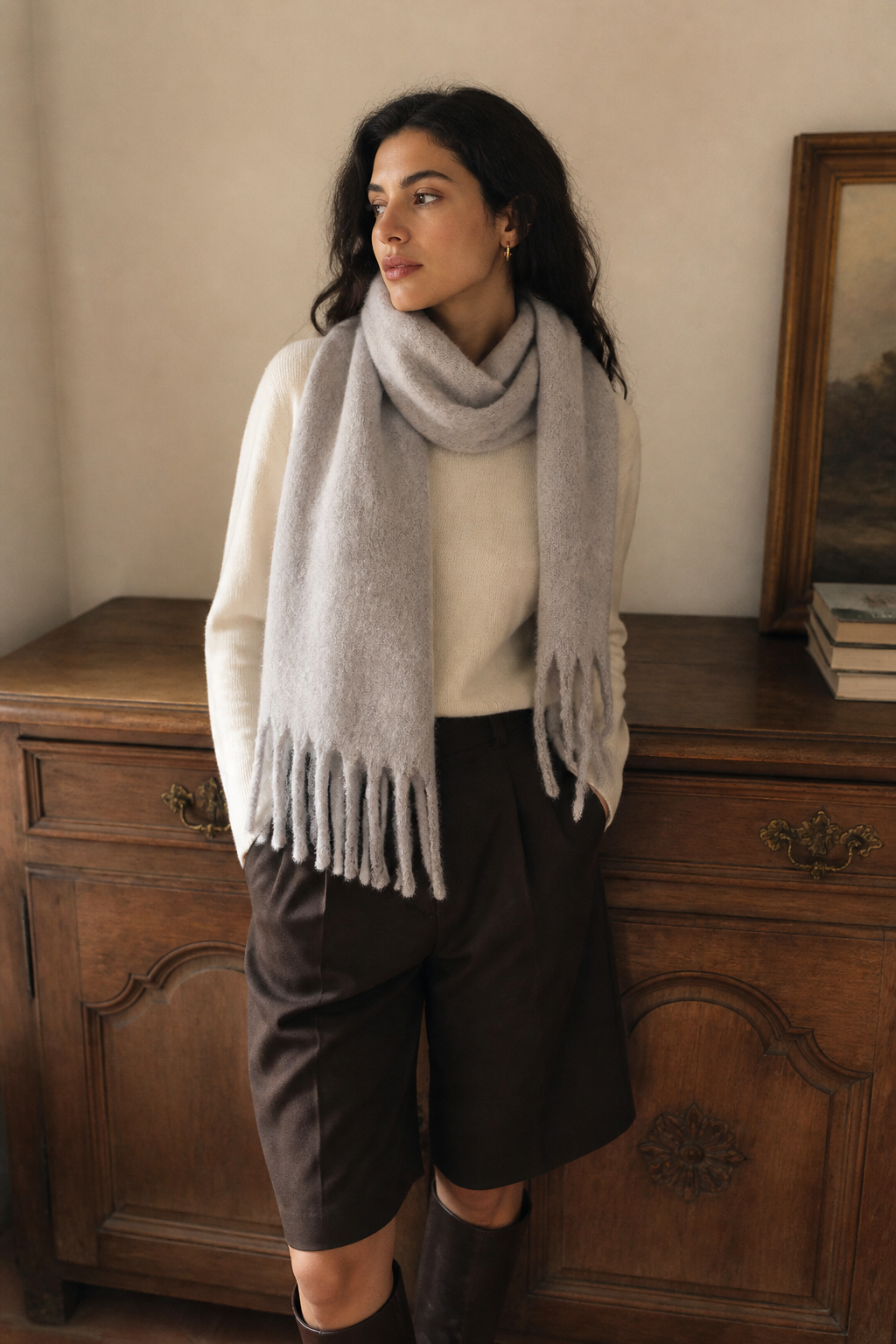 Écharpe à franges gris perle, éditorial