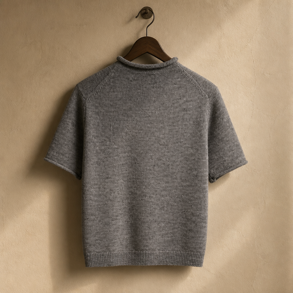 European and American style winter new product women's clothing design sense semi high neck short sleeved soft knit sweater, isolé