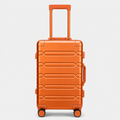 Valise cabine en aluminium orange, face studio gris