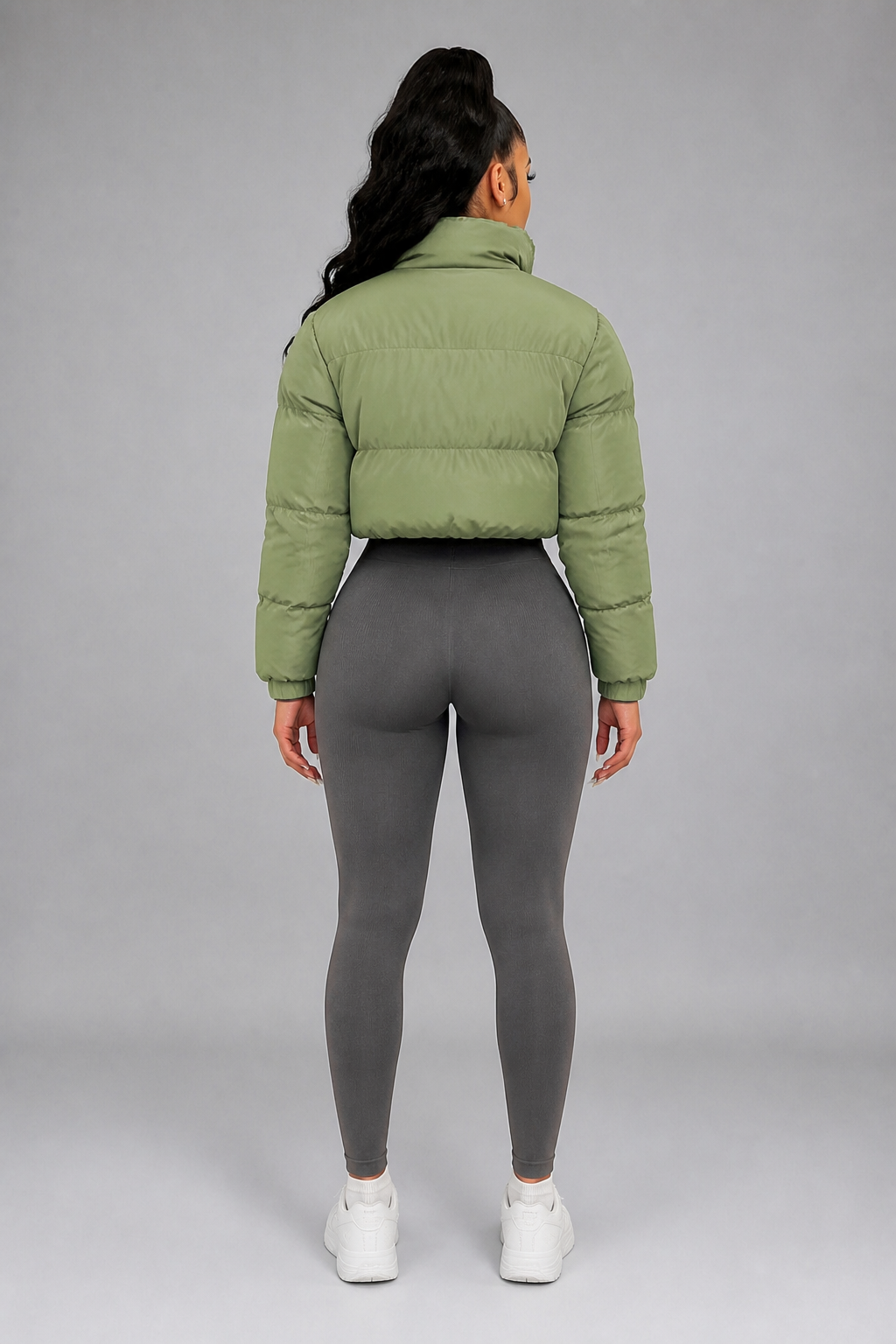 Doudoune courte zippée vert olive, studio dos