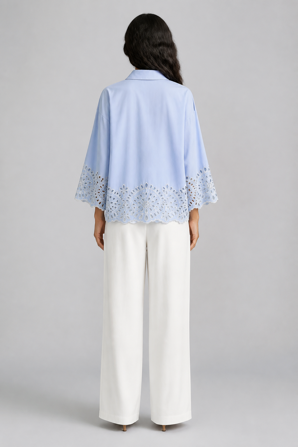 Chemise bleu ciel à détails de dentelle, studio dos