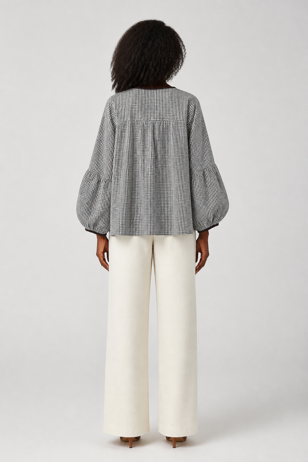 Blouse à carreaux et nœuds marron, studio dos