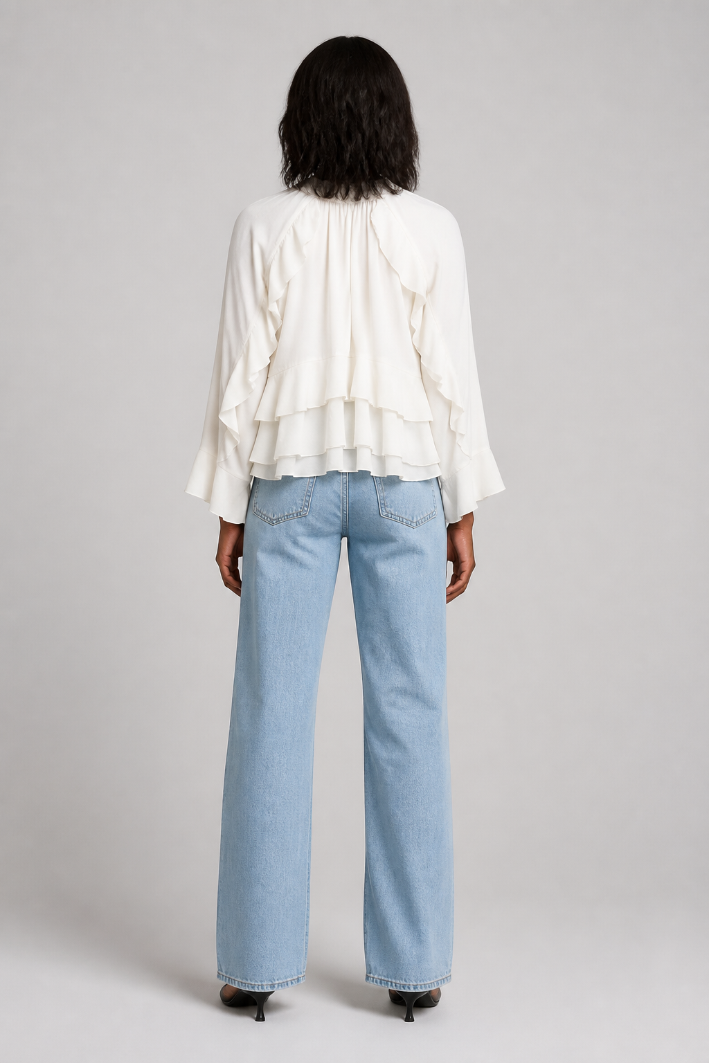 Chemise à volants blanc cassé, studio dos