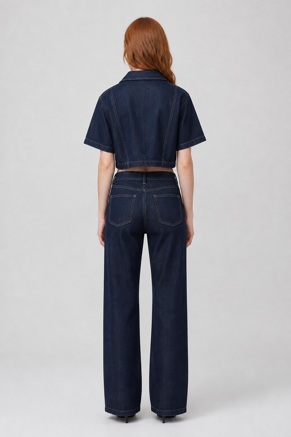 Chemise courte en denim bleu, studio dos