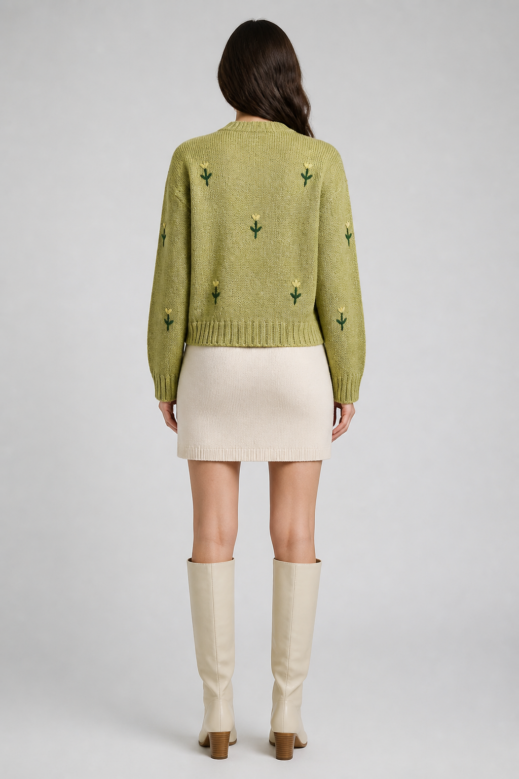 Gilet court brodé vert amande, studio dos