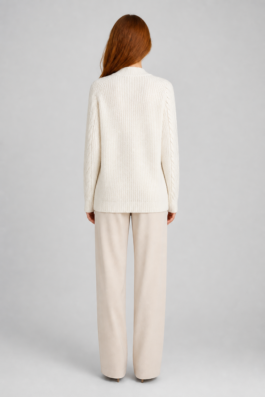 Pull en cachemire beige à col montant, studio dos