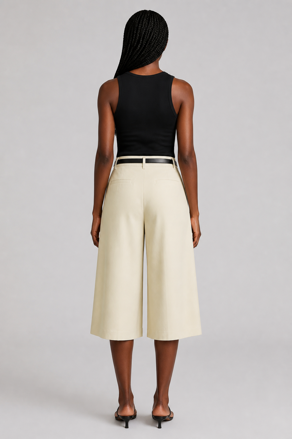 Pantalon court taille haute beige à ceinture, studio dos