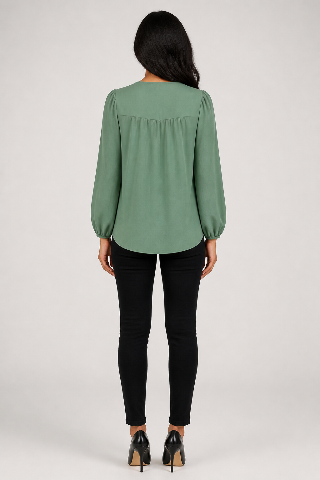 Chemise ample à manches bouffantes vert sauge, studio dos
