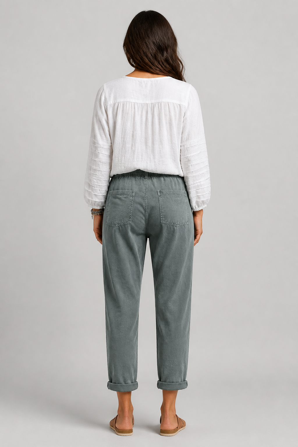 Pantalon large en coton bleu ciel, studio dos