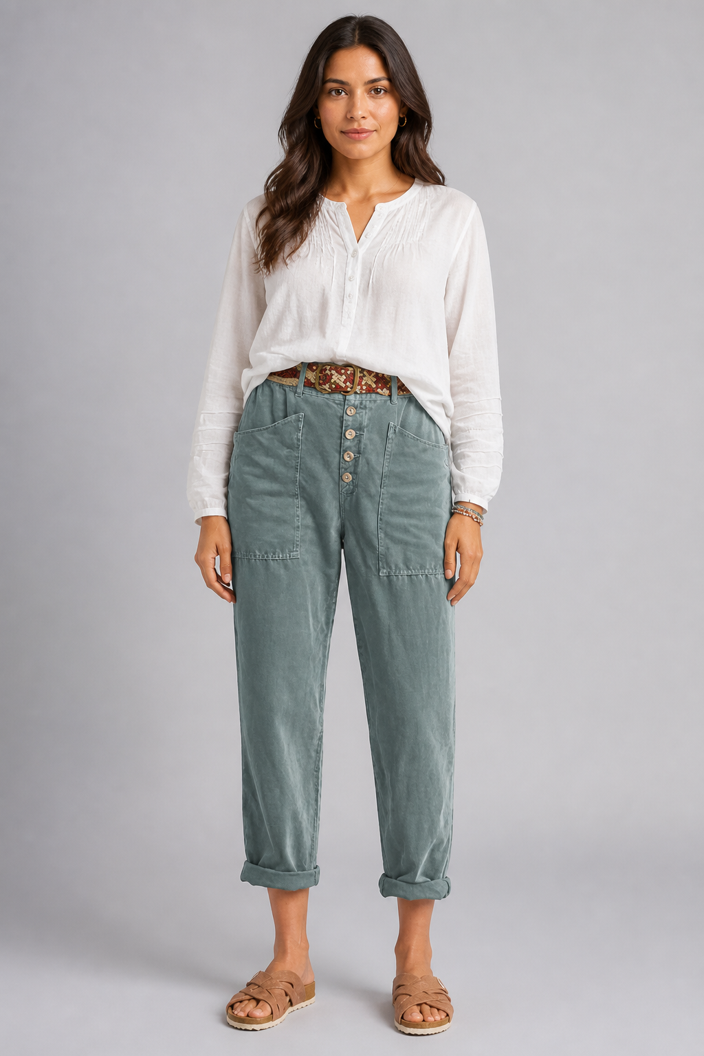 Pantalon large en coton bleu ciel, studio face