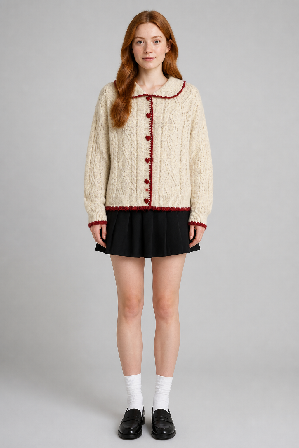 Gilet col claudine beige à détails rouges, studio face