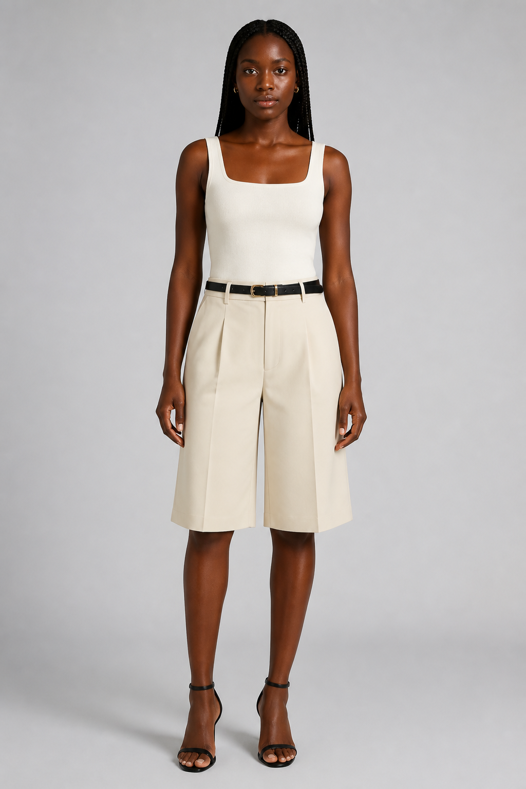 Pantalon court taille haute beige à ceinture, studio face