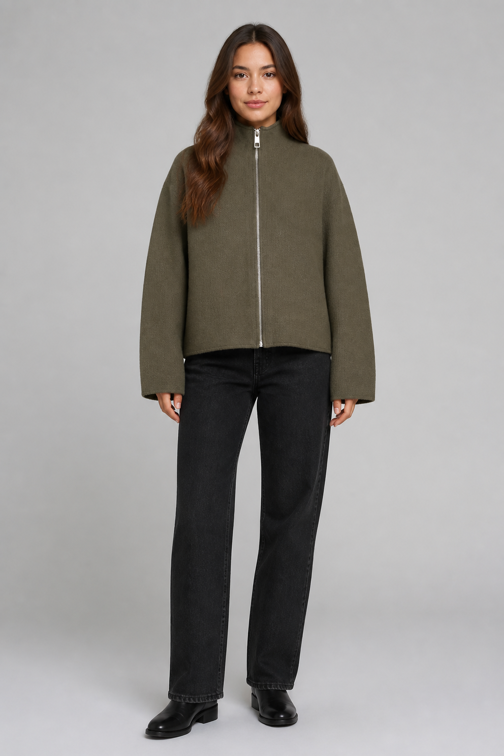 Veste courte vert olive à col montant, studio face