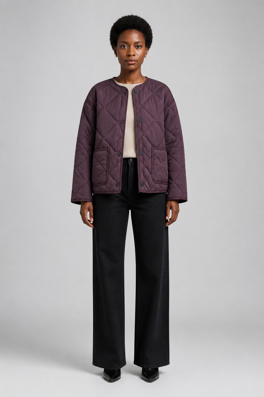 Veste courte matelassée violet prune, studio face