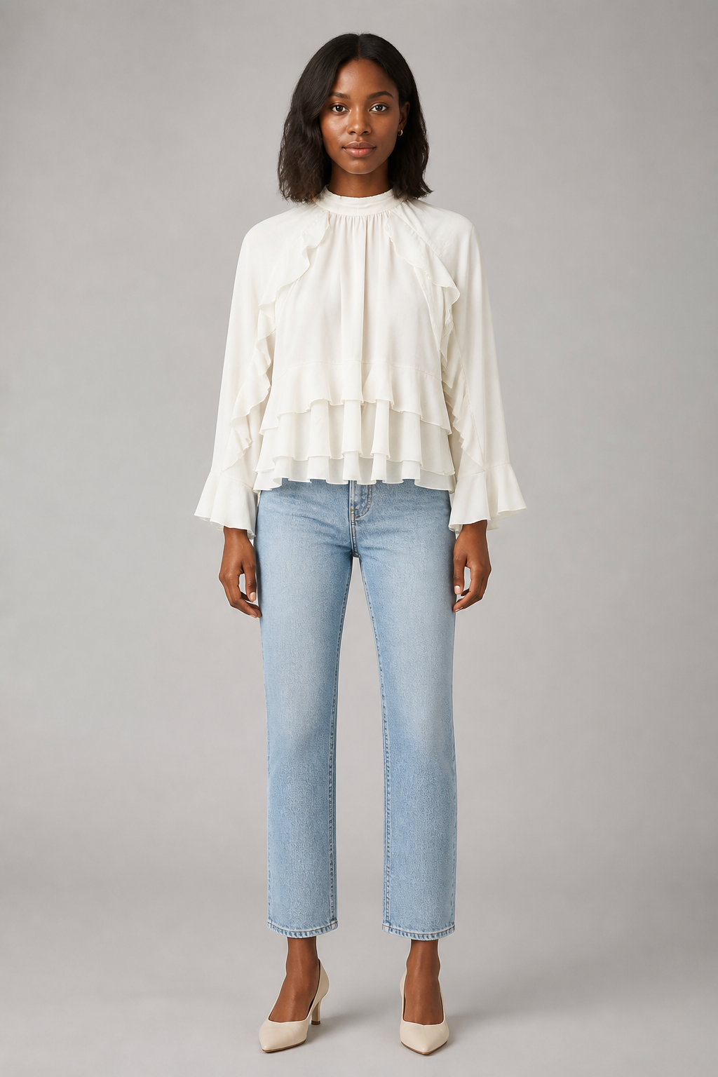 Chemise à volants blanc cassé, studio face