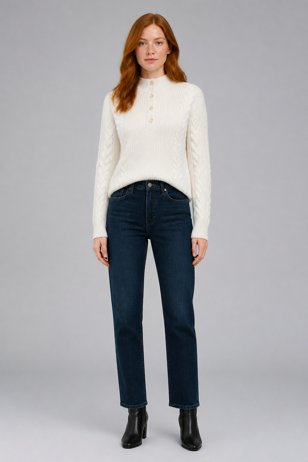 Pull en cachemire beige à col montant, studio face