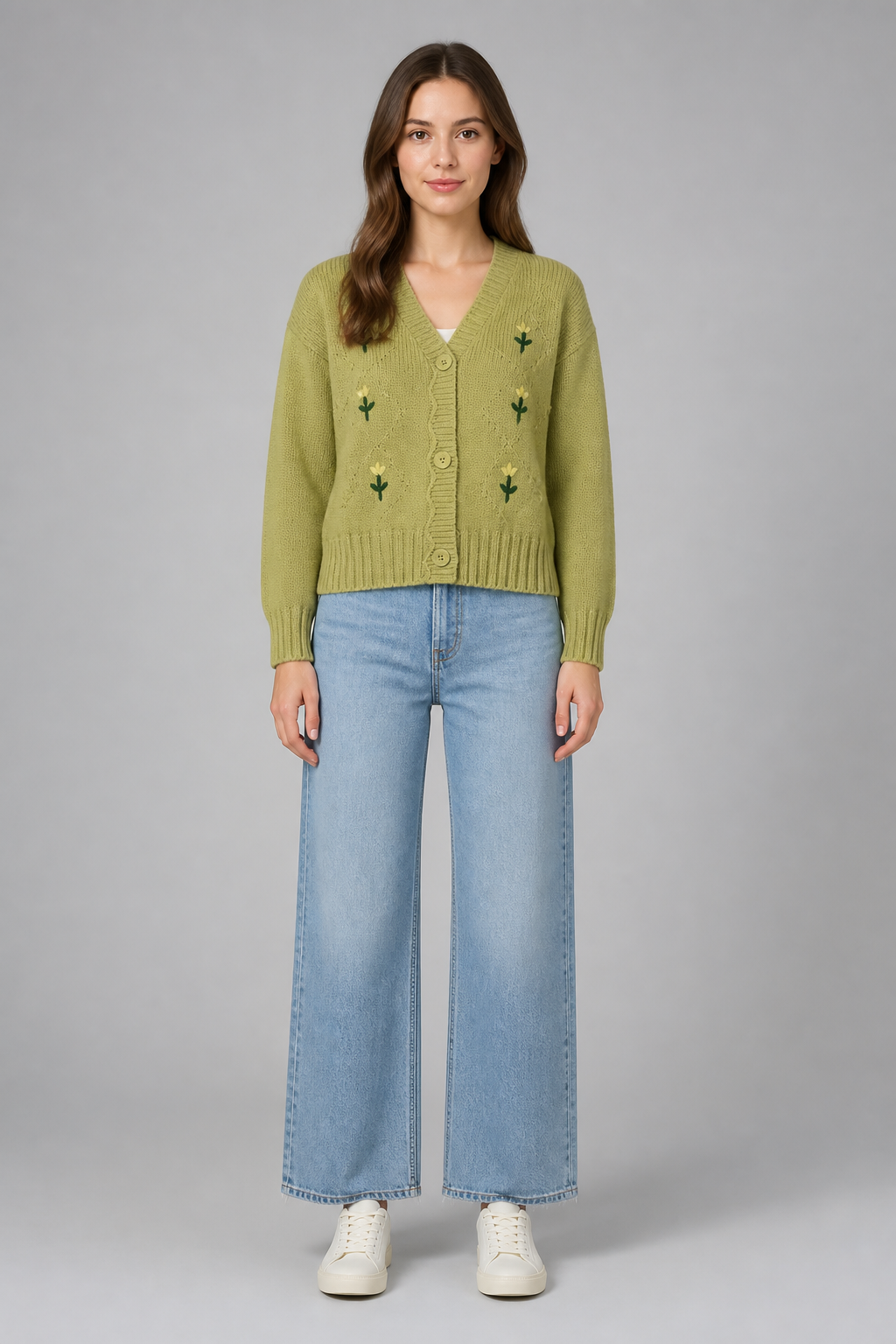 Gilet court brodé vert amande, studio face