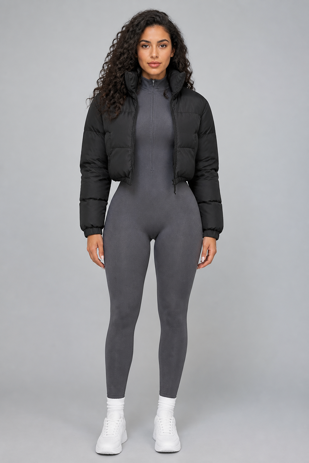 Doudoune courte zippée noire à col montant, studio face
