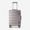 Valise cabine en aluminium or titane, face studio gris